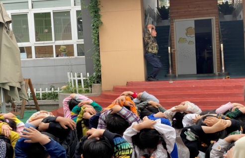 E:\安全资料2018.9\安全资料\3\2021\防暴与地震演练\地震\IMG_1571.JPG